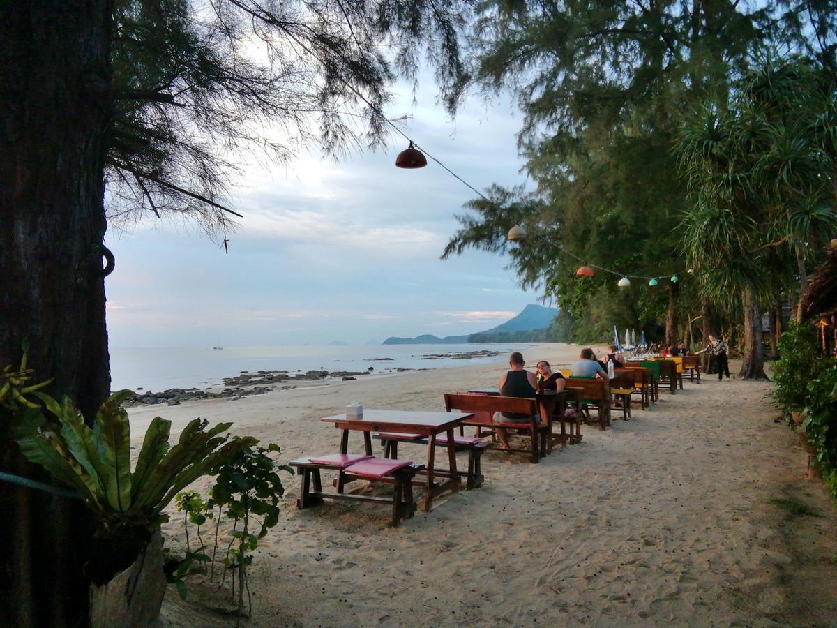 Kohjum Freedom Resort Koh Jum Luaran gambar