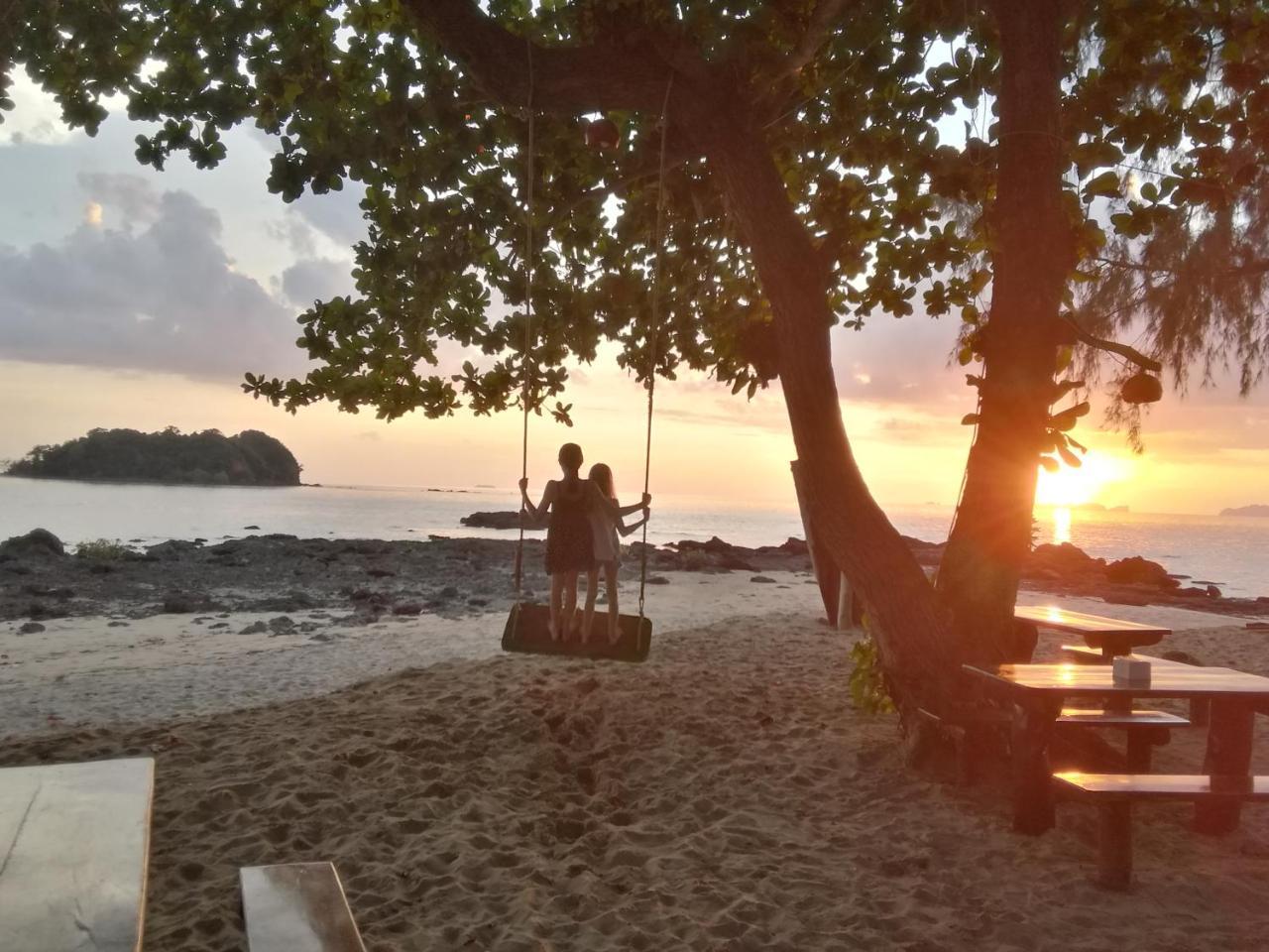 Kohjum Freedom Resort Koh Jum Luaran gambar