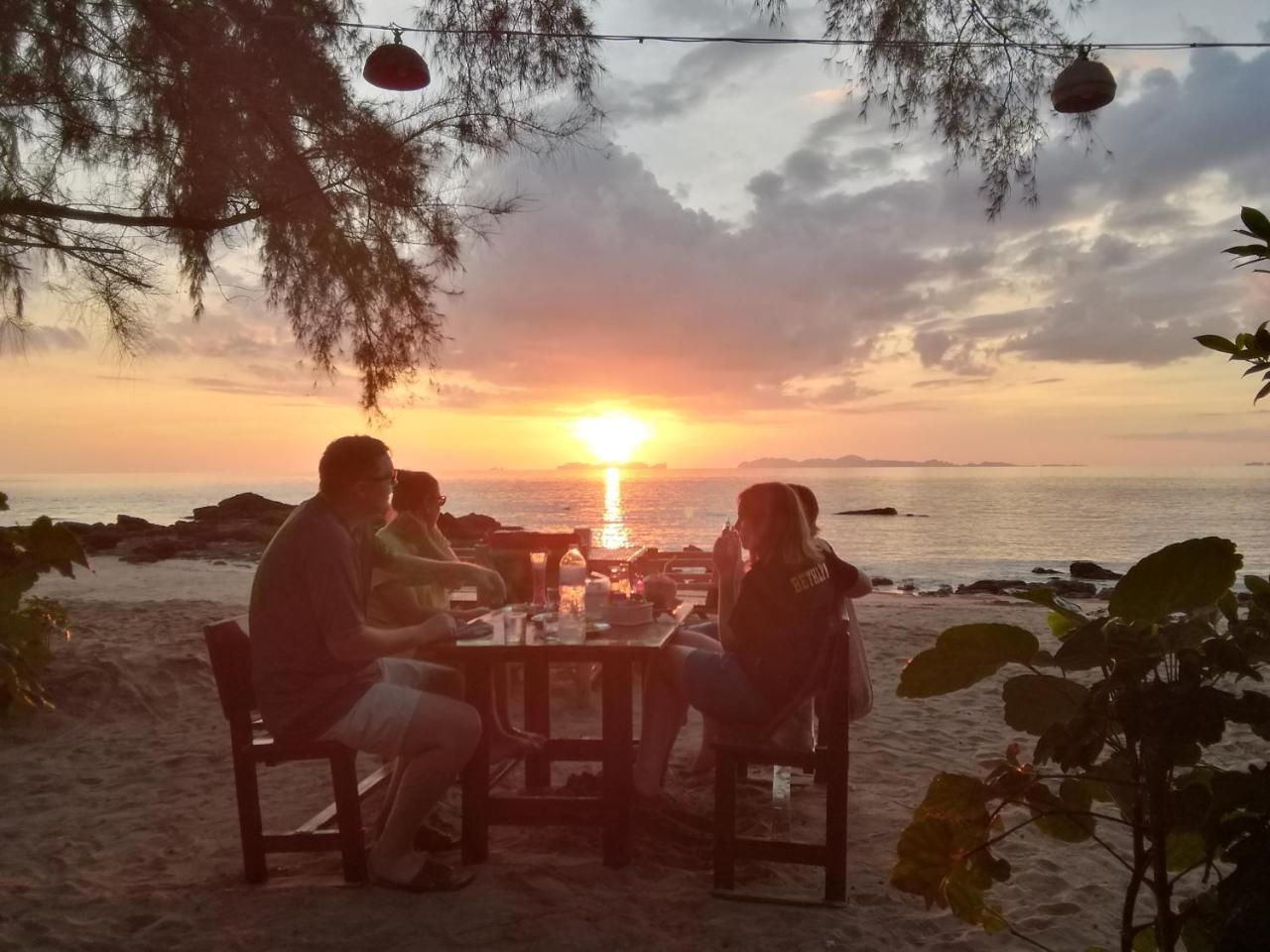 Kohjum Freedom Resort Koh Jum Luaran gambar