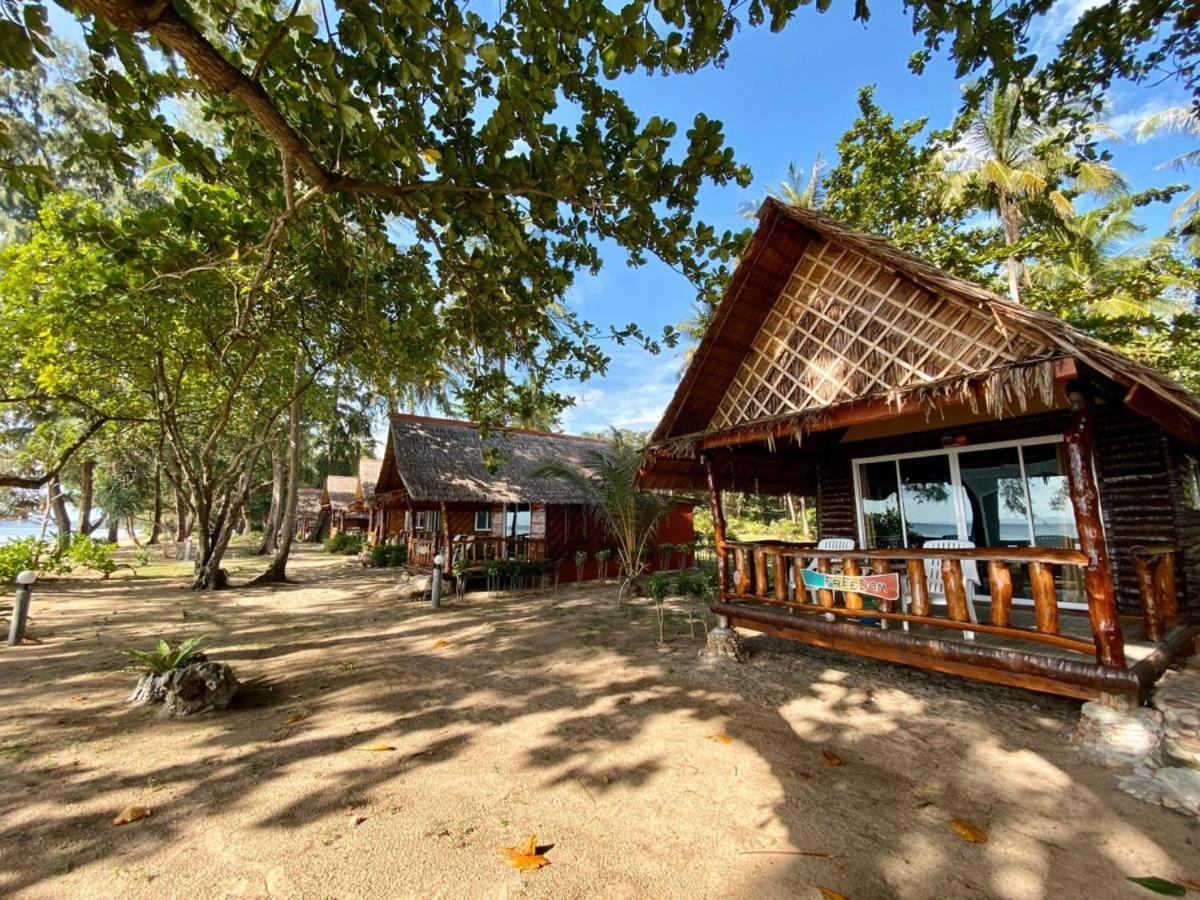 Kohjum Freedom Resort Koh Jum Luaran gambar